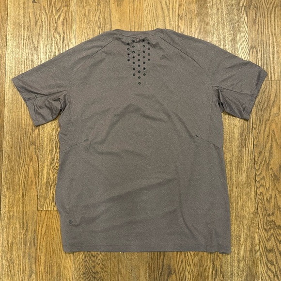 Lululemon Textured Training Shirt XXL - Picture 2 of 3